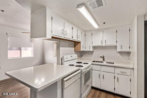 12221 West Bell Road, Unit 249 Surprise, AZ 85378 - Photo 4 of 31 CondoKitc2LvRm