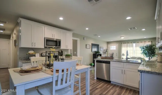 $2,595 | 5633 South 12th Lane, Phoenix, AZ 85041