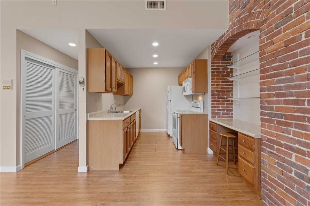42 Phillips Road, Unit 1 Holden, MA 01520 - Photo 9 of 25 Gallery Image 9