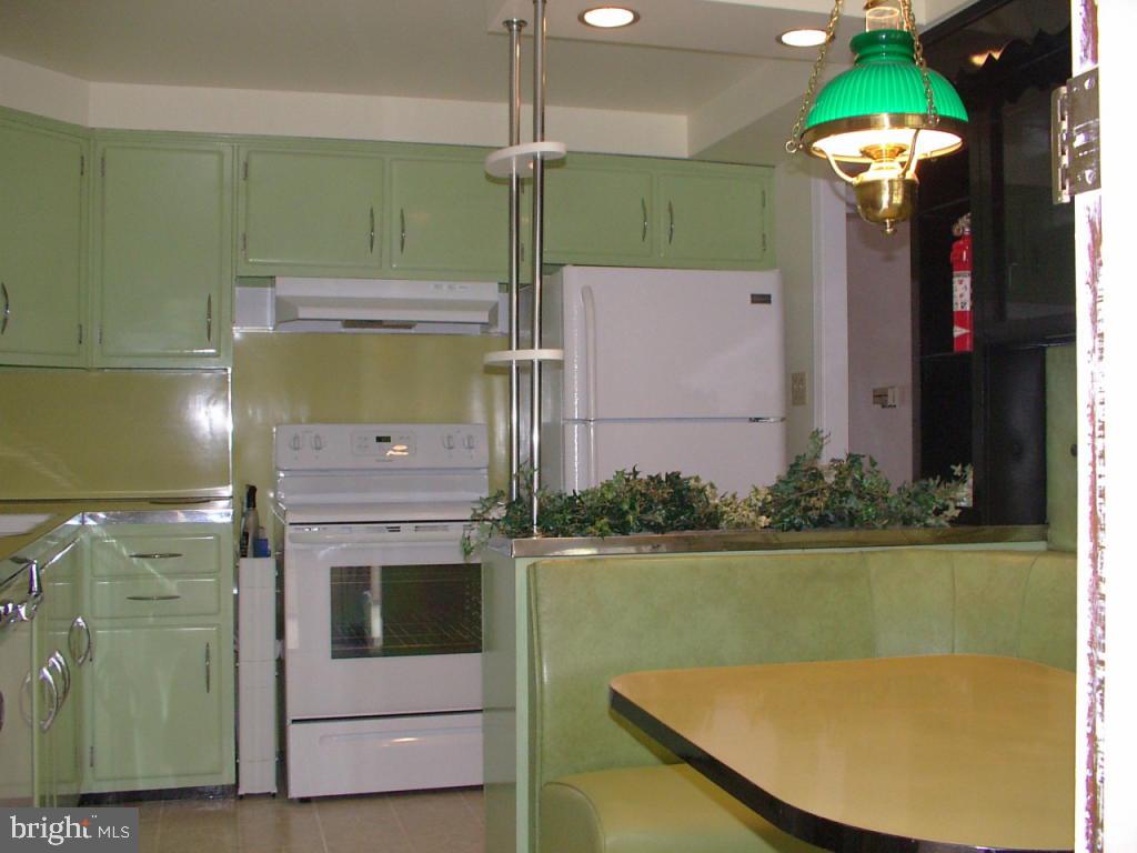 2112 Clover Hill Road Lancaster, PA 17603 - Photo 3 of 11 Gallery Image 3