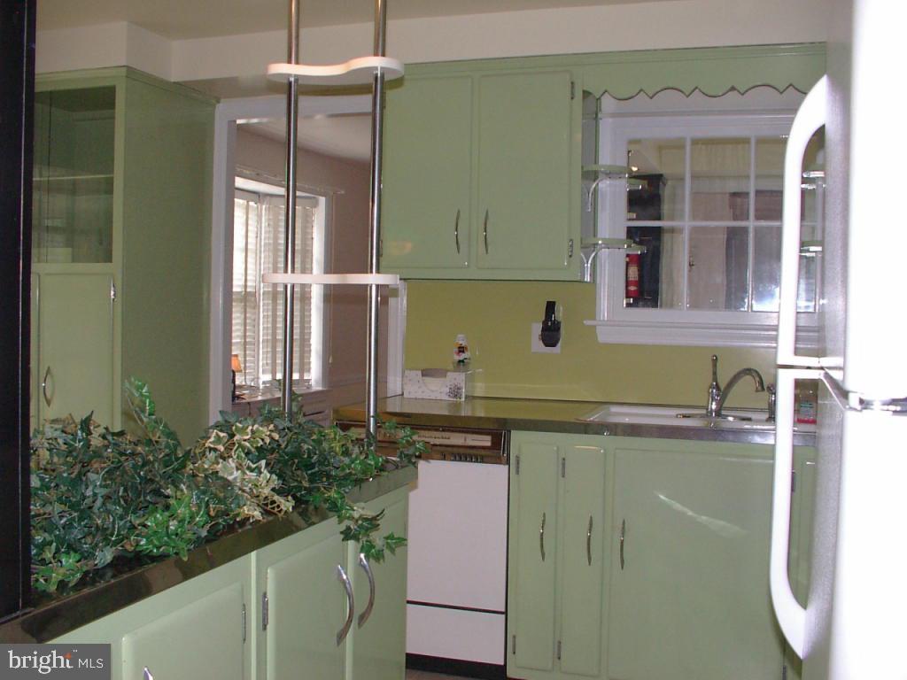 2112 Clover Hill Road Lancaster, PA 17603 - Photo 4 of 11 Gallery Image 4