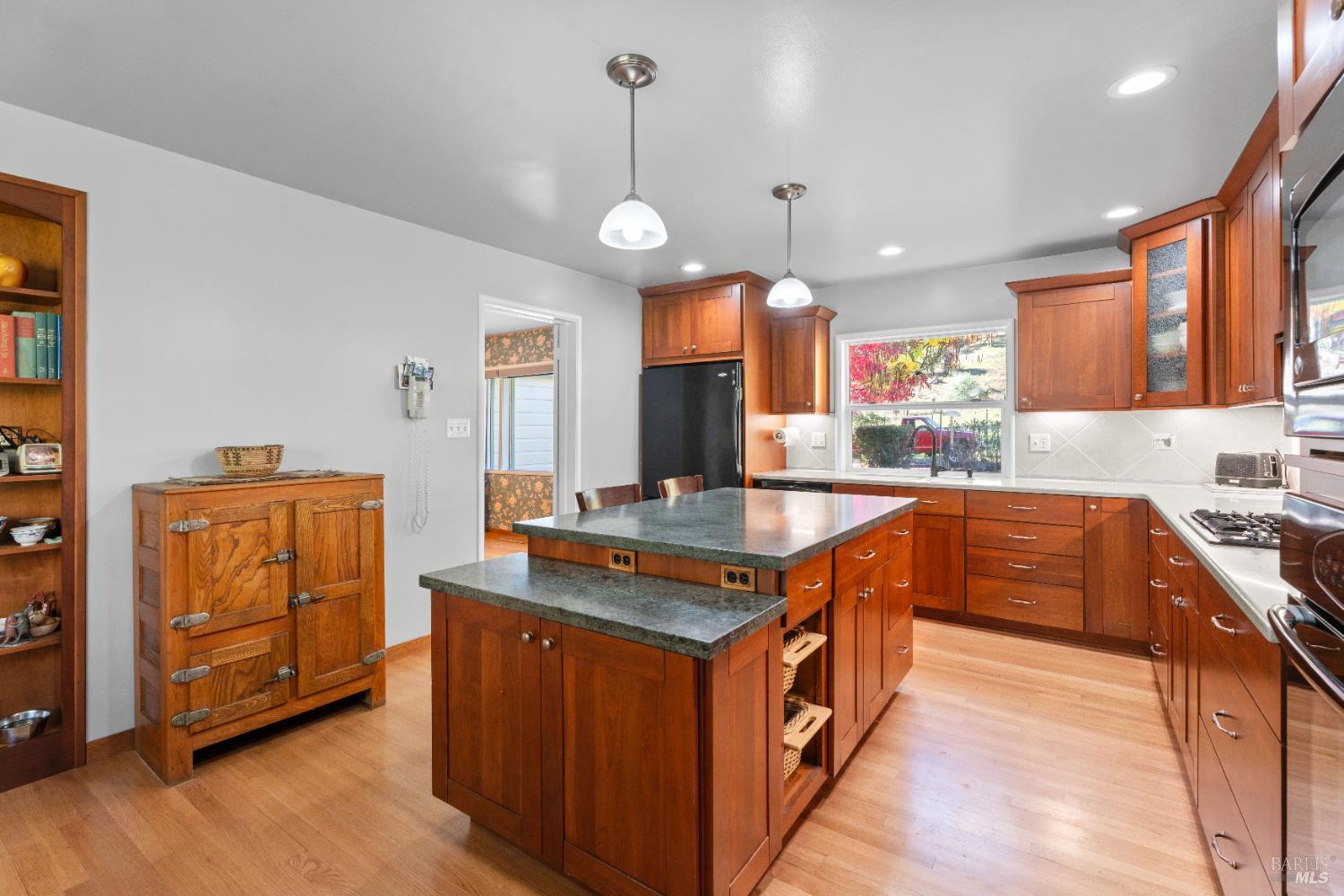 7420 Eastside Potter Valley Road Ukiah, CA 95482 - Photo 7 of 39