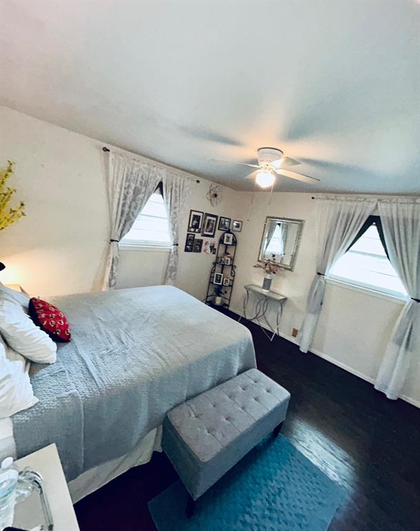 307 East 5th Street Kaufman, TX 75142 - Photo 21 of 27 a bedroom with a bed mirror and window