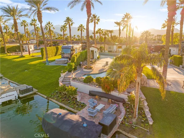 a view of an outdoor space