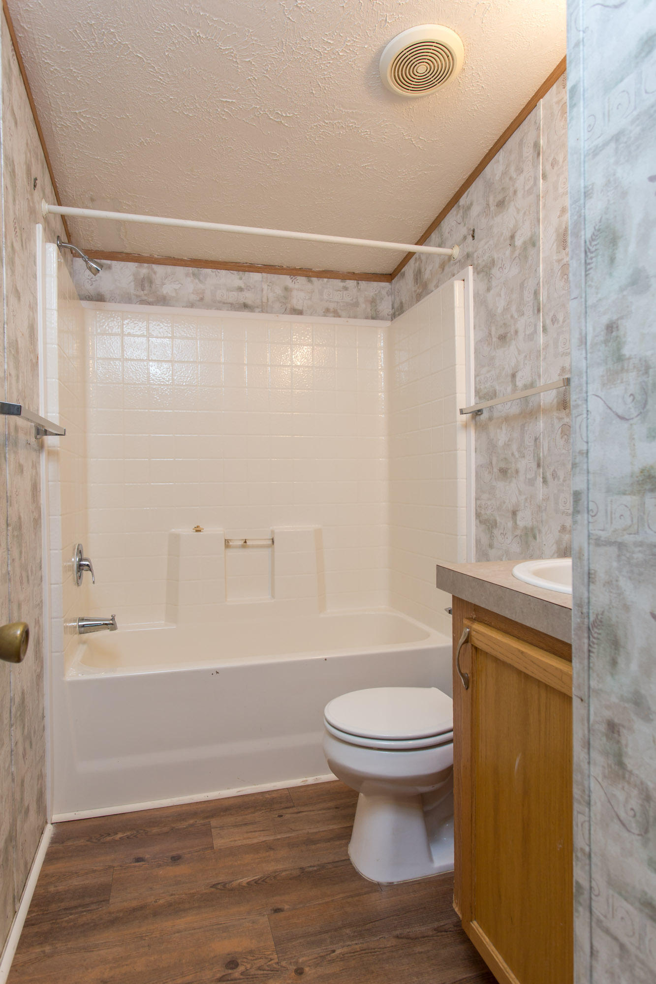 1081 Ben Road Charleston, SC 29412 - Photo 19 of 19 Full bathroom