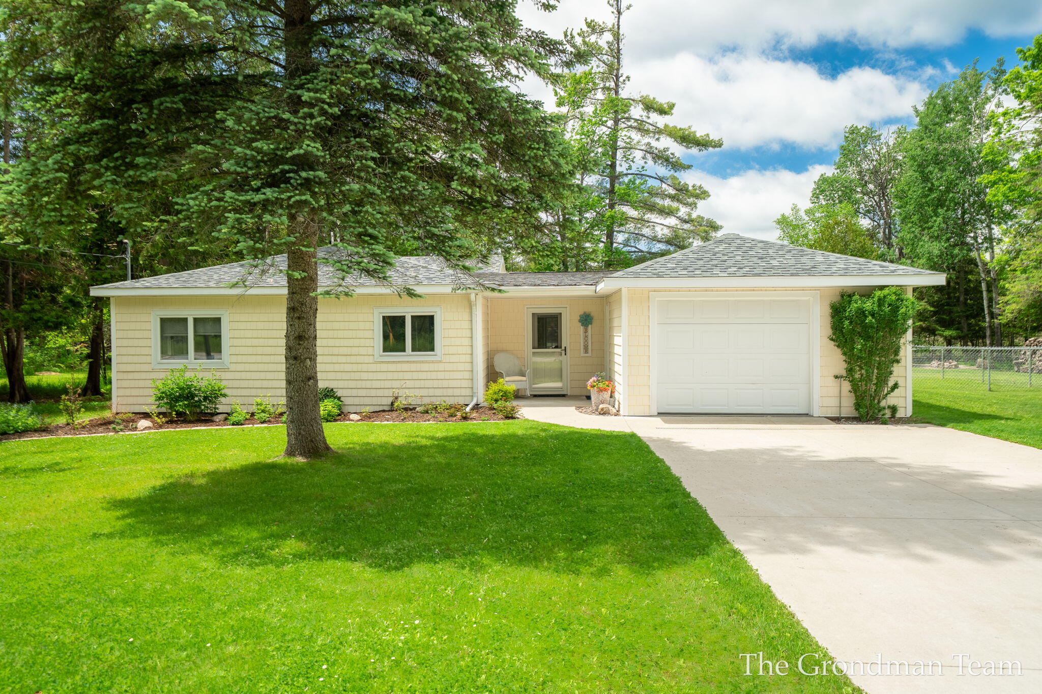 7170 Spring Street Alanson, MI 49706 - Photo 4 of 65 4-web-or-mls-7170 Spring St, Alanson, MI