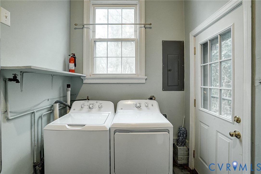 7502 Sweetbriar Road Henrico, VA 23229 - Photo 14 of 28 a utility room with dryer and washer