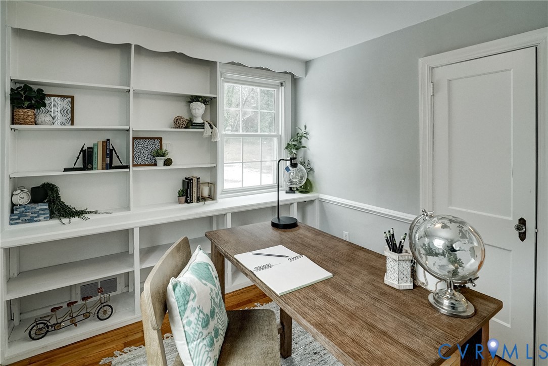 7502 Sweetbriar Road Henrico, VA 23229 - Photo 19 of 28 a kitchen with a table and chairs in it