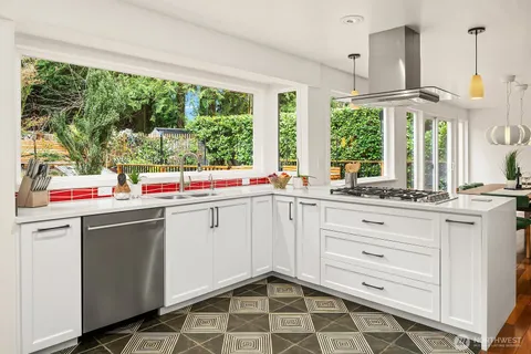 $1,768,000 | 1817 220th Place Northeast, Sammamish, WA 98074