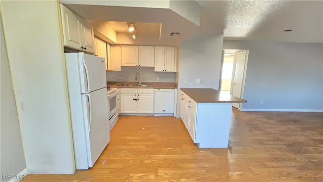 $1,200 | 1600 Burningwood Lane, Unit 201, Las Vegas, NV 89108