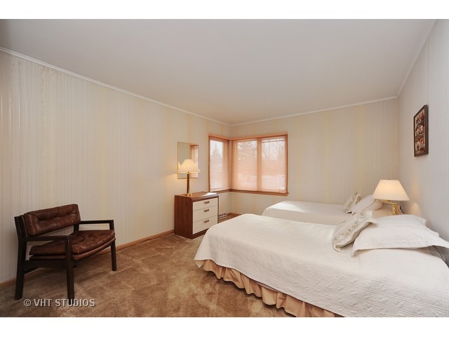 2159 Woodview Lane Park Ridge, IL 60068 - Photo 14 of 19