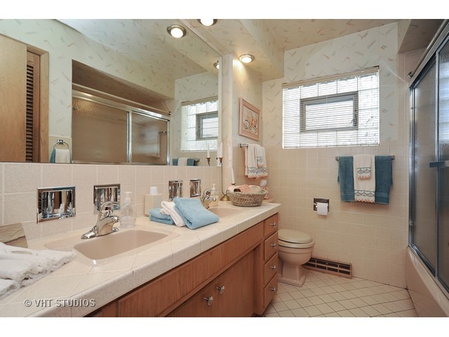 2159 Woodview Lane Park Ridge, IL 60068 - Photo 17 of 19