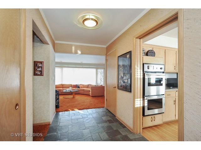 2159 Woodview Lane Park Ridge, IL 60068 - Photo 3 of 19