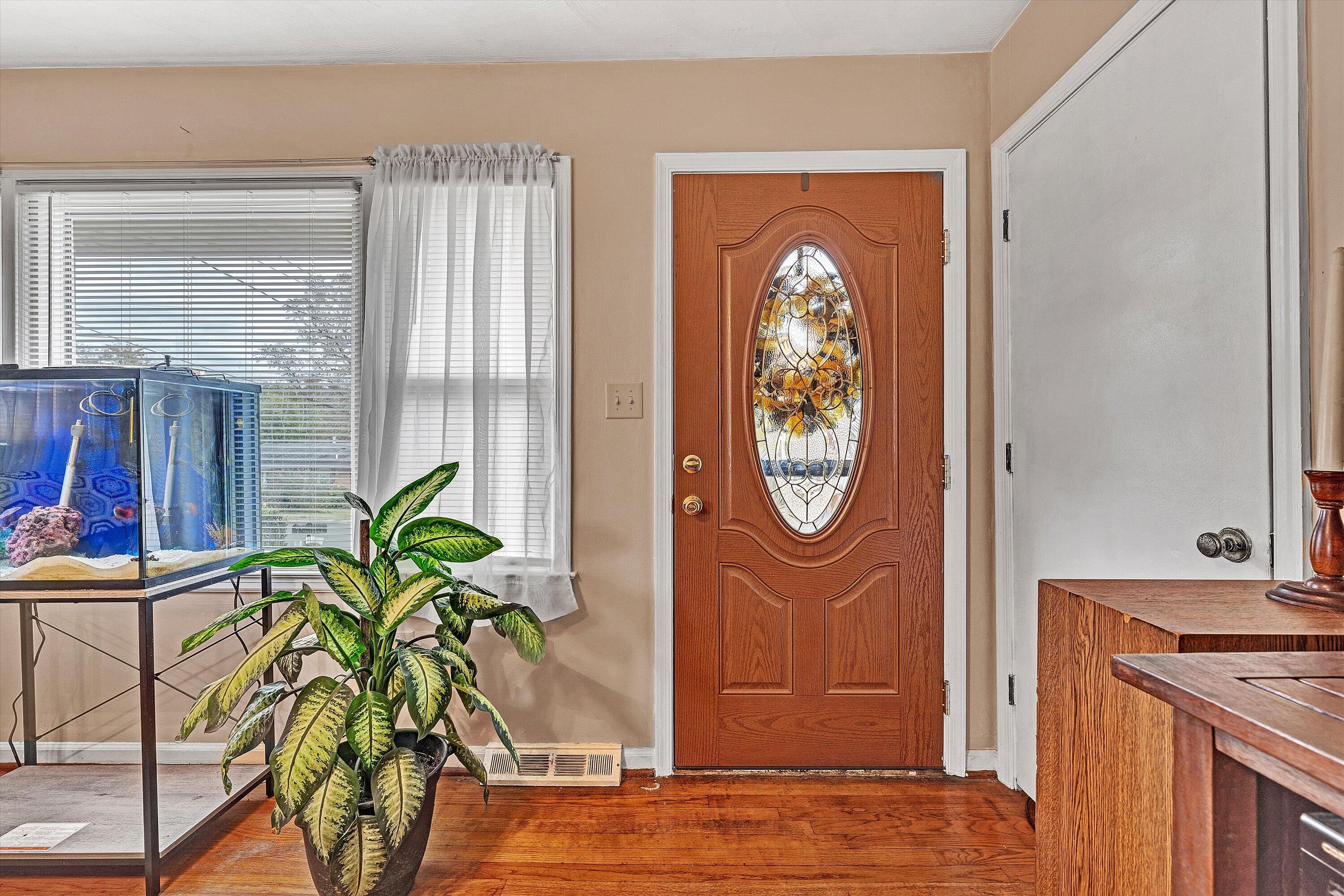 762 Kenyon Road Vinton, VA 24179 - Photo 6 of 34 06-SGP-05979