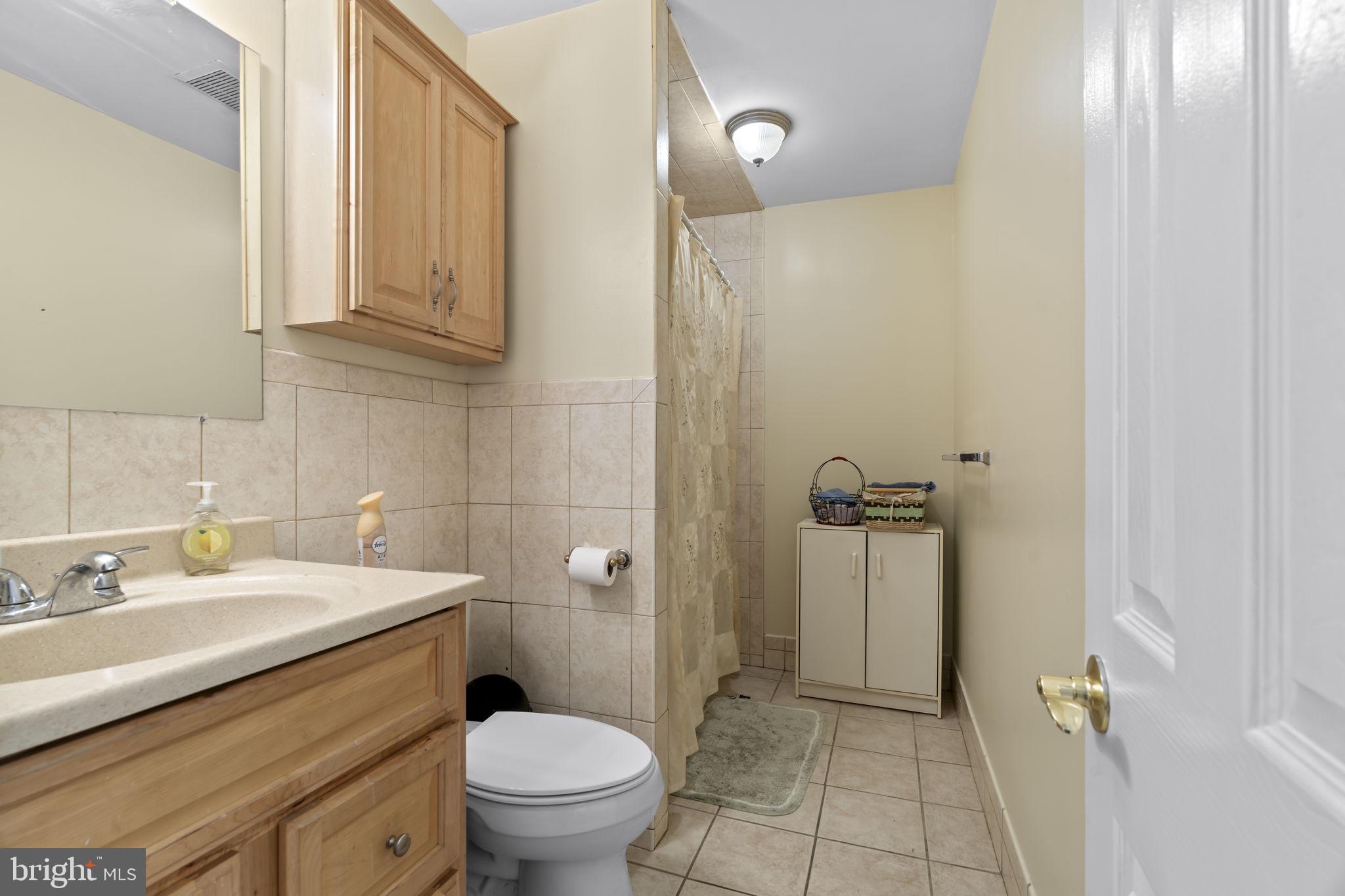 3162 Sheppard Road Bensalem, PA 19020 - Photo 12 of 20 HALLWAY BATHROOM