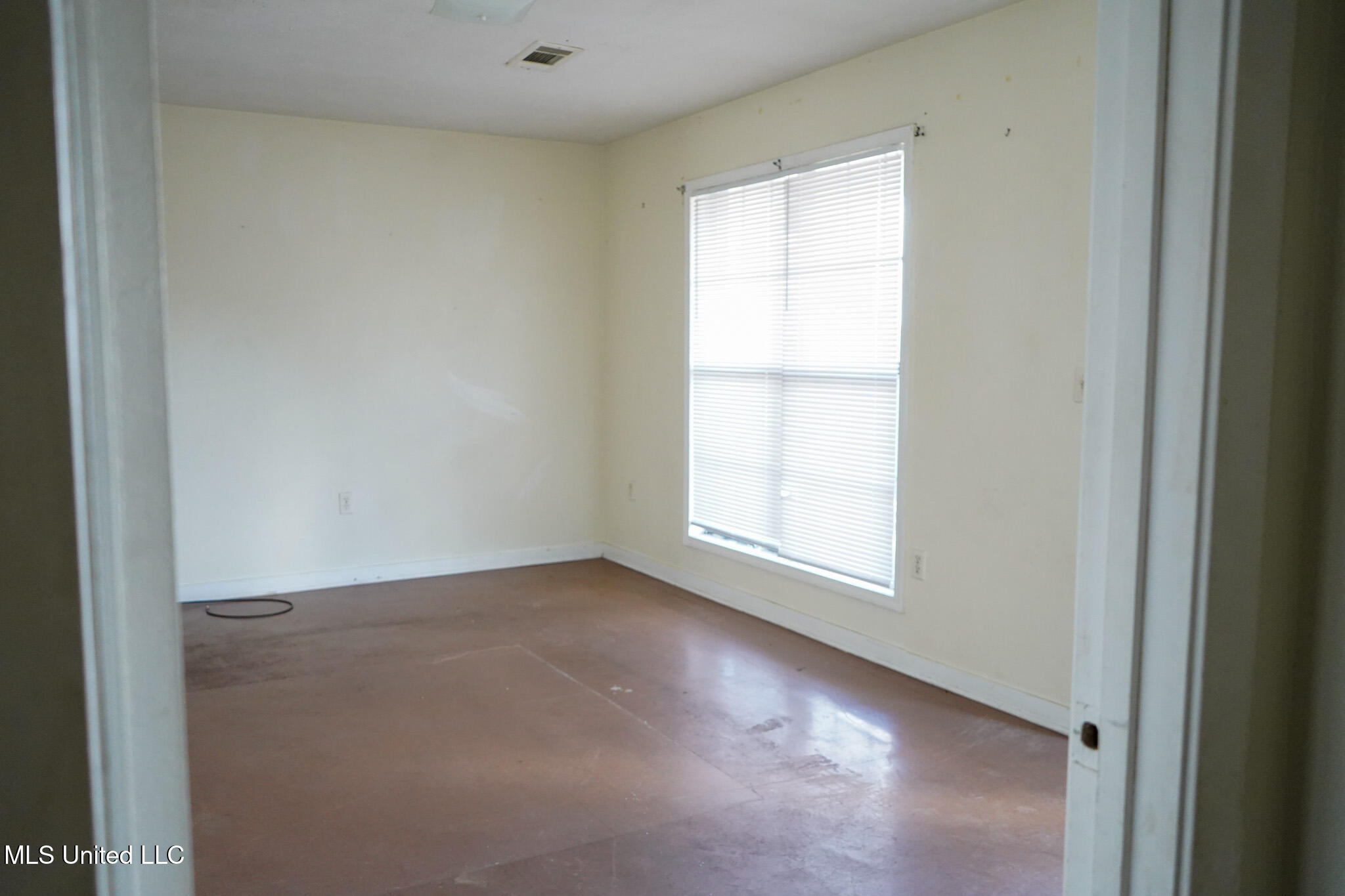 7958 Hebron Road Lexington, MS 39095 - Photo 22 of 49 Home 1 Living Area