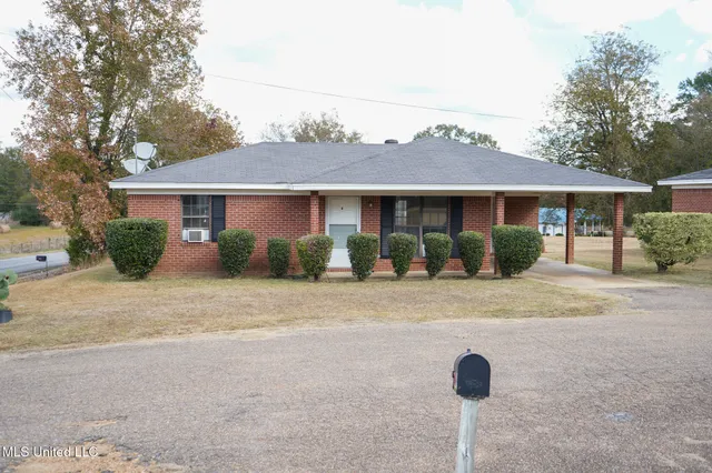$275,000 | 7958 Hebron Road, Lexington, MS 39095