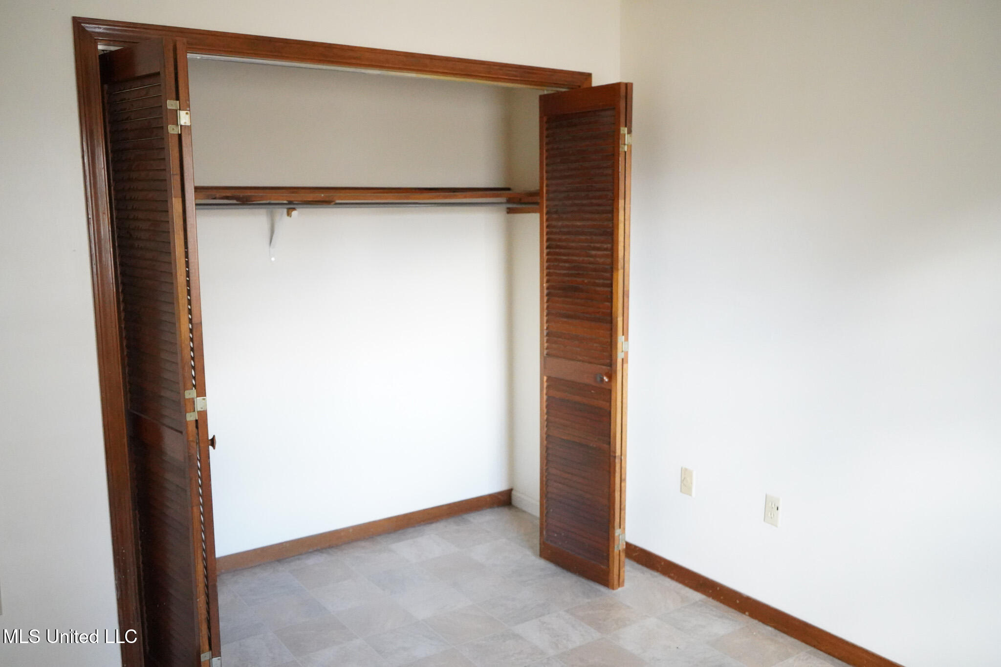 7958 Hebron Road Lexington, MS 39095 - Photo 44 of 49 Home 4 Bedroom 2