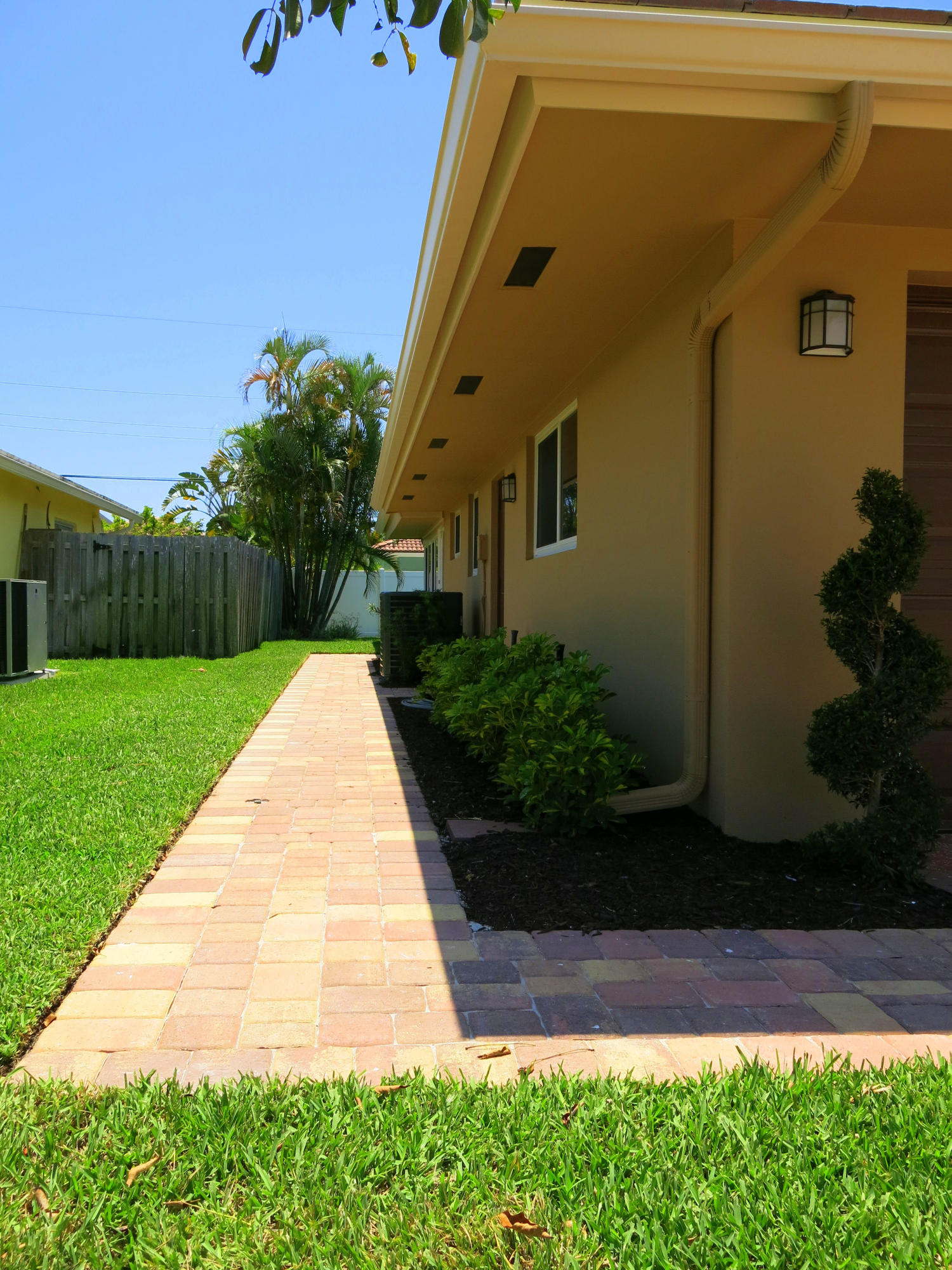 756 Barcelona Drive Boca Raton, FL 33432 - Photo 6 of 29 Sidewalk