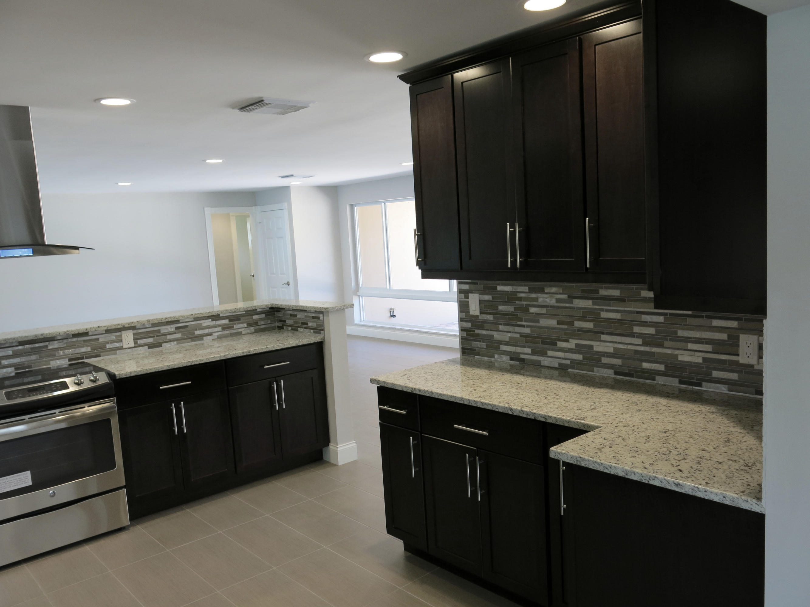756 Barcelona Drive Boca Raton, FL 33432 - Photo 10 of 29 Kitchen