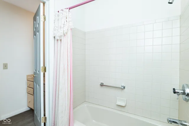 $499,000 | 7489 Oakland Hills Drive, Indianapolis, IN 46236