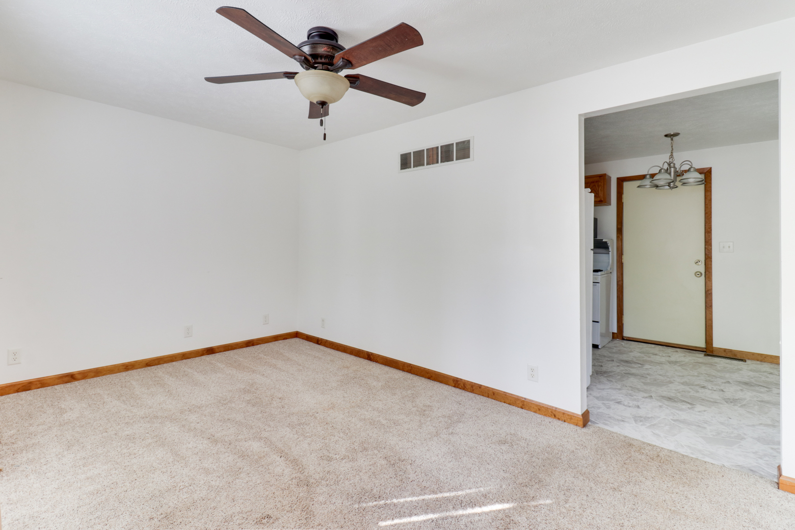 209 Reservoir Road Pekin, IL 61554 - Photo 4 of 33 Gallery Image 4