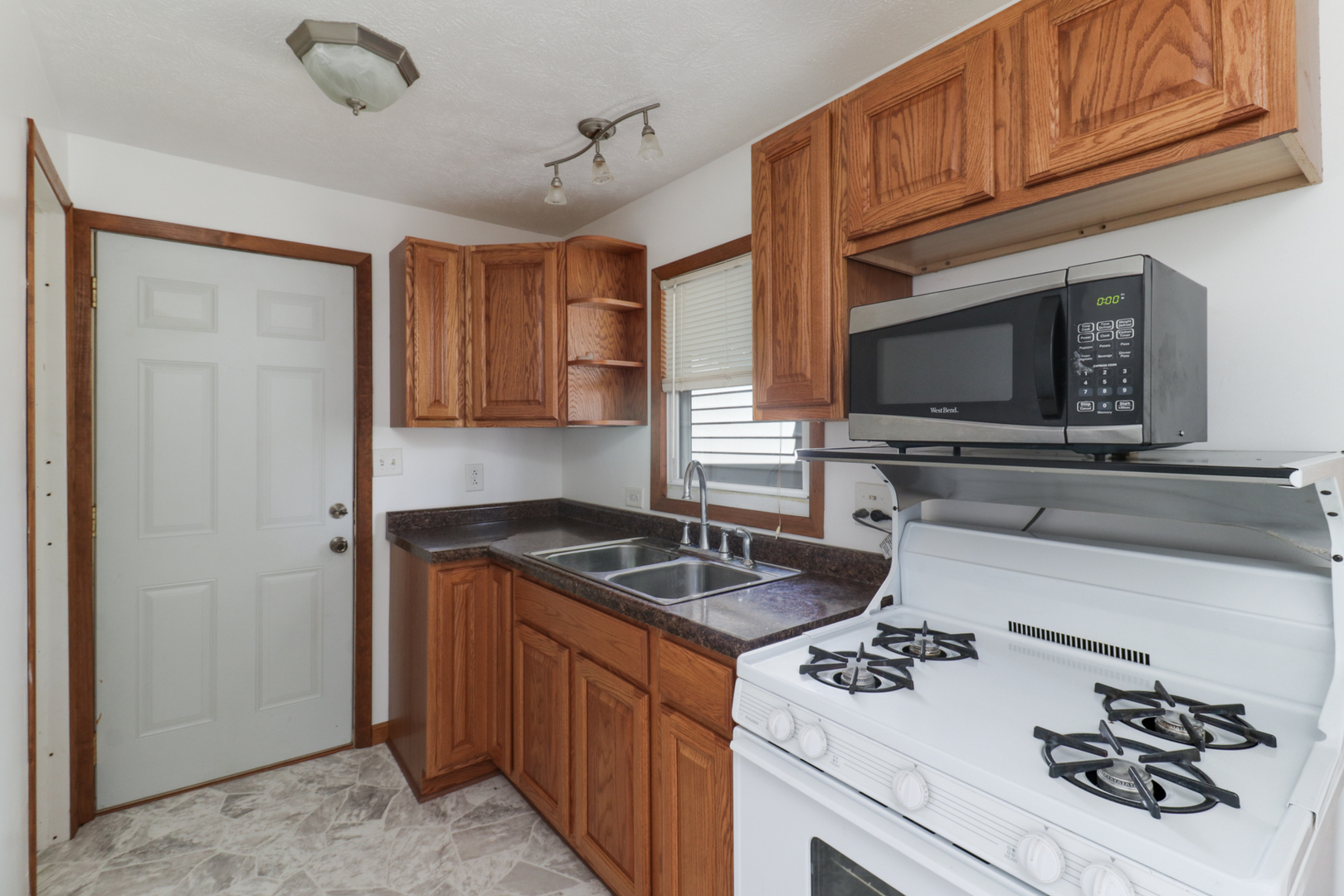 209 Reservoir Road Pekin, IL 61554 - Photo 8 of 33 Gallery Image 8