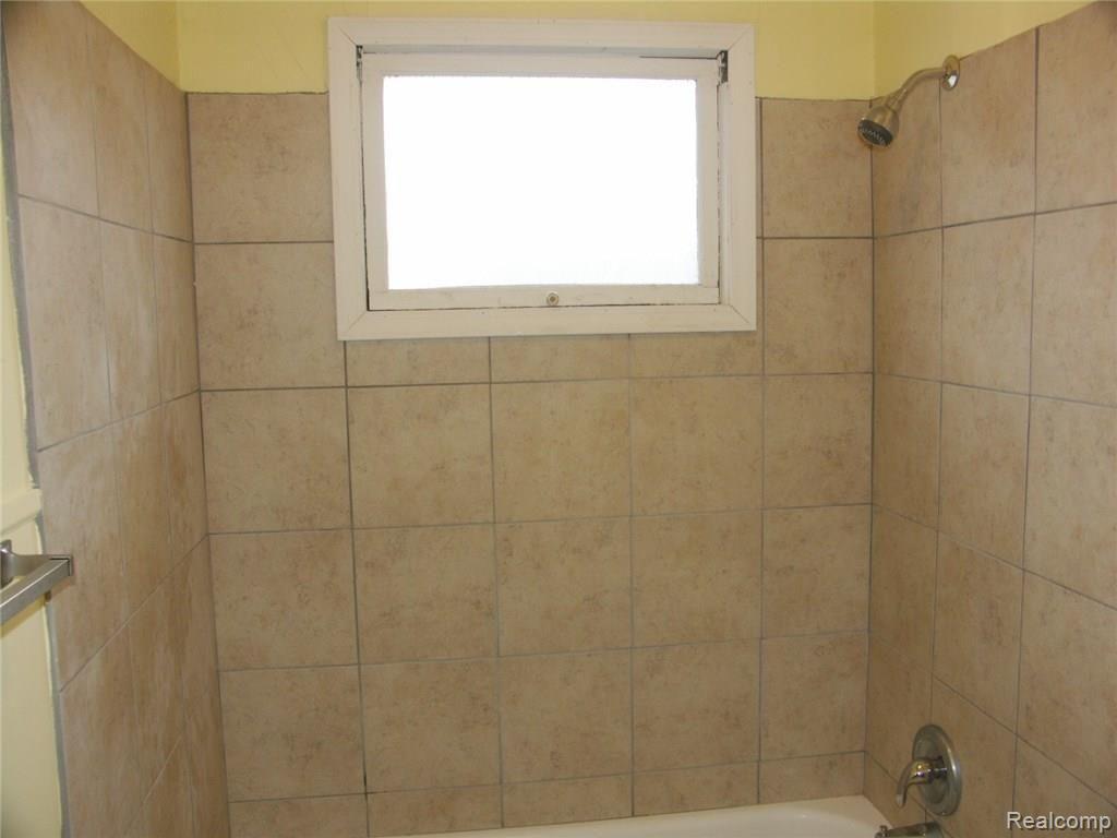 3250 Ravenswood Road Port Huron, MI 48060 - Photo 8 of 14 2017-01-23 21.29
