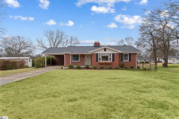 $369,900 | 305 Crestwood Drive, Mauldin, SC 29662