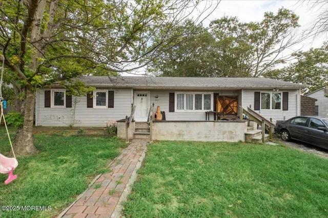 $525,000 | 319 Wisteria Drive, Brick, NJ 08723