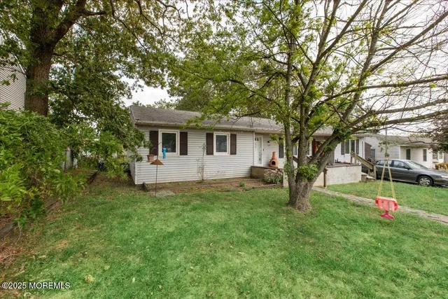 $525,000 | 319 Wisteria Drive, Brick, NJ 08723