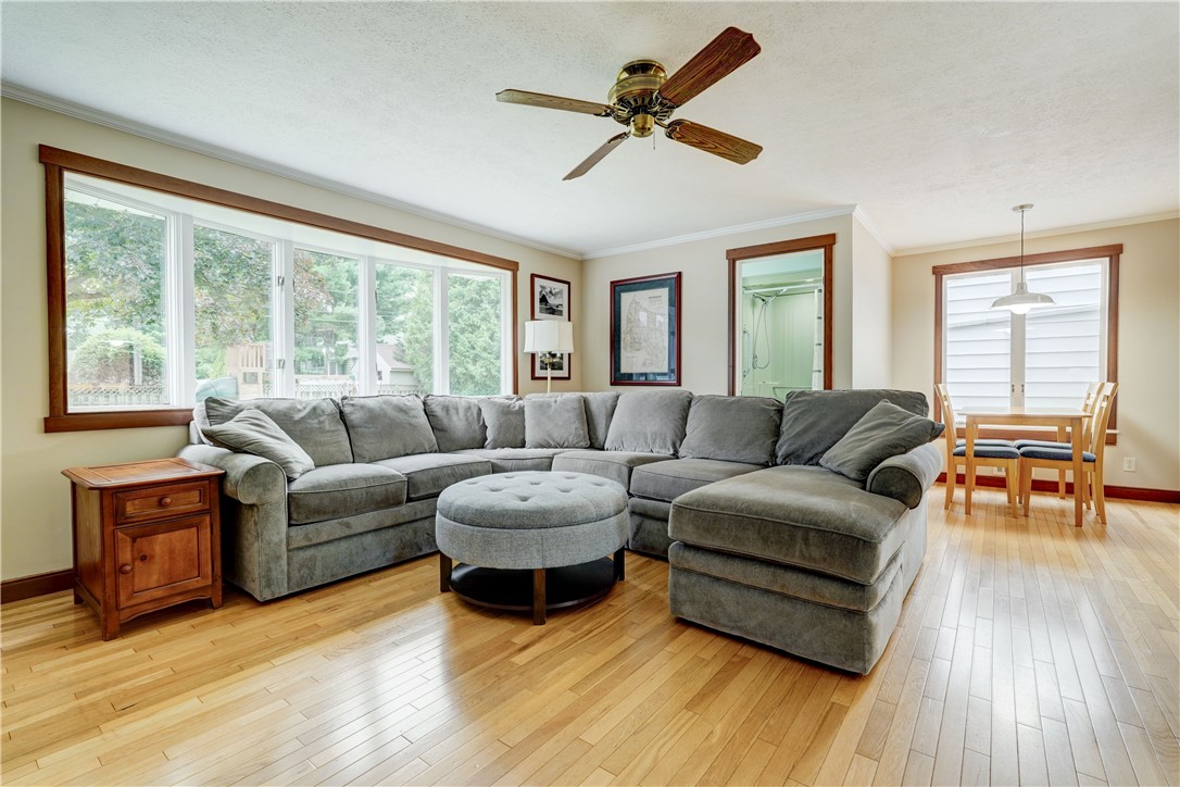 248 Wyndham Road Irondequoit, NY 14609 - Photo 9 of 32
