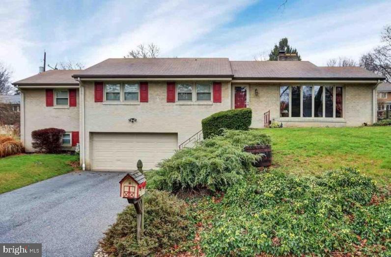 721 Greendale Road York, PA 17403 - Photo 1 of 10 Gallery Image 1