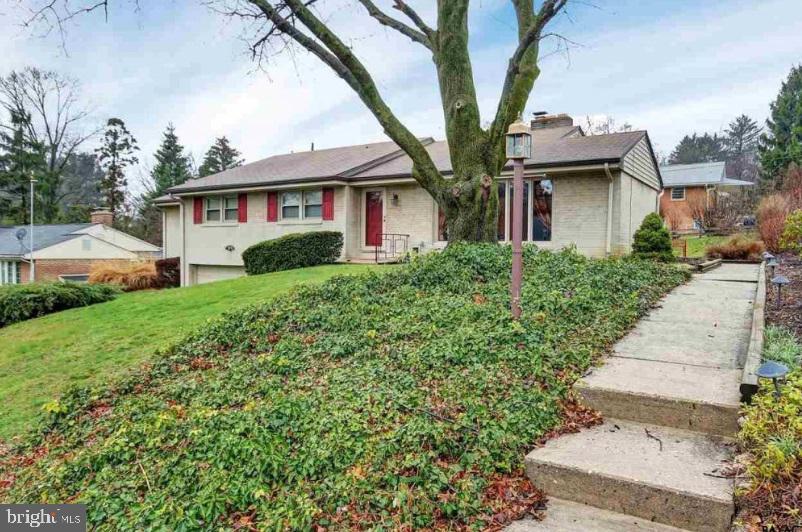 721 Greendale Road York, PA 17403 - Photo 3 of 10 Gallery Image 3
