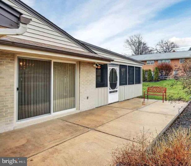 721 Greendale Road York, PA 17403 - Photo 6 of 10 Gallery Image 6