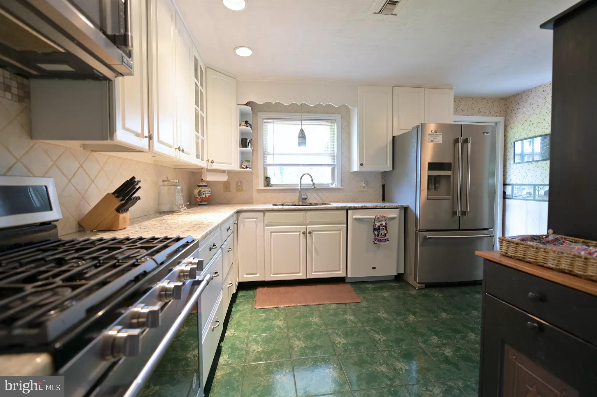 721 Greendale Road York, PA 17403 - Photo 8 of 10 Gallery Image 8