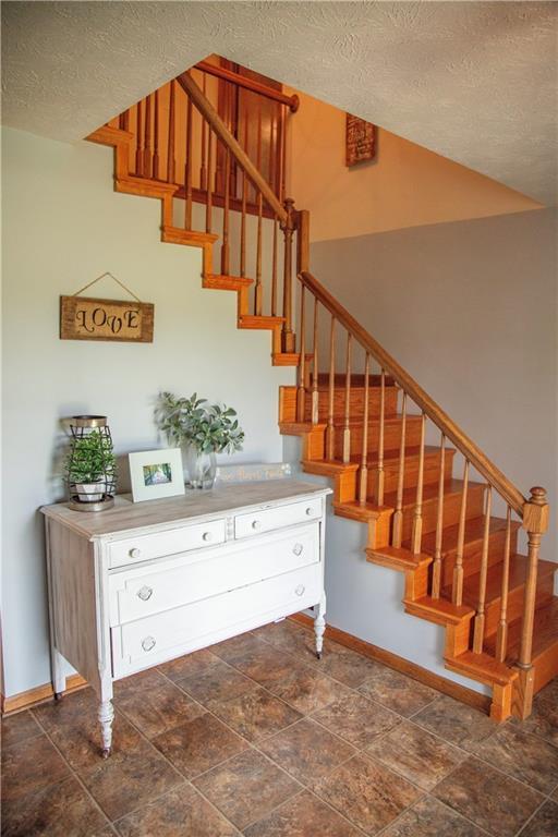 2453 Knobs End Court Springfield, OH 45502 - Photo 7 of 41