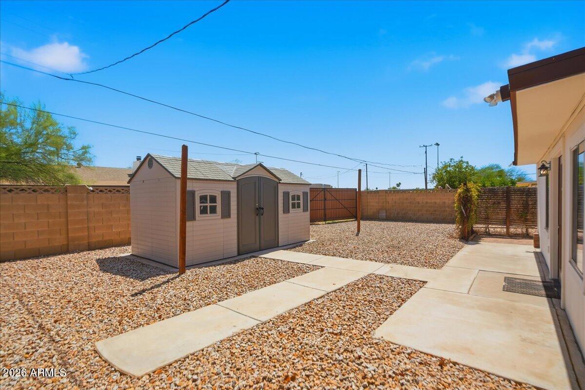 1019 West 10th Street Tempe, AZ 85281 - Photo 30 of 35 Storage!