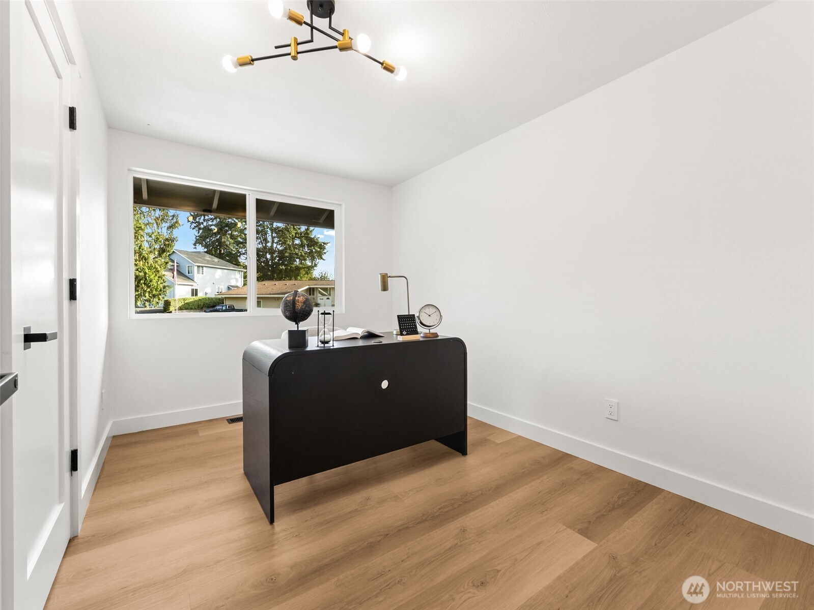 13618 Southeast 141st Street Renton, WA 98059 - Photo 12 of 20