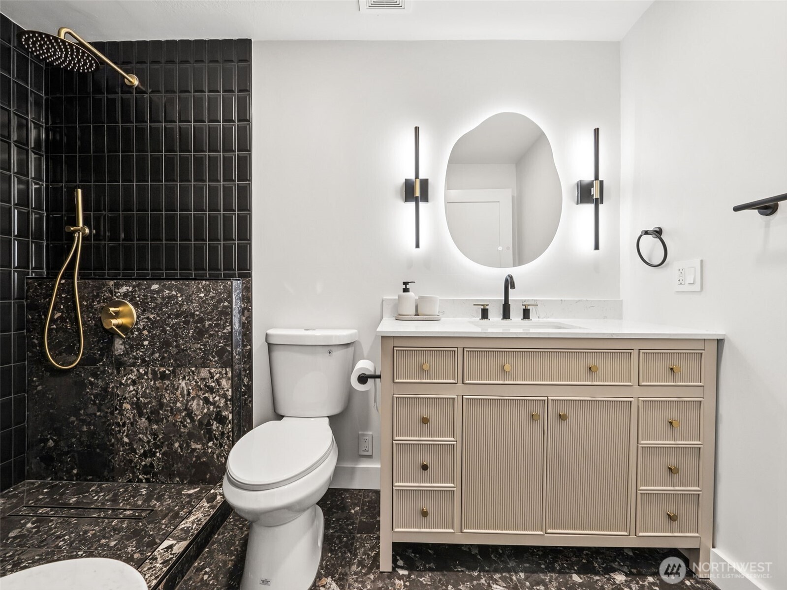 13618 Southeast 141st Street Renton, WA 98059 - Photo 10 of 20