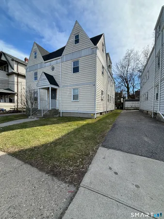 $1,400 | 86 Birdsey Street, Unit 2L, Bridgeport, CT 06610