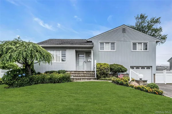 $848,888 | 43 Grohmans Lane, Plainview, NY 11803