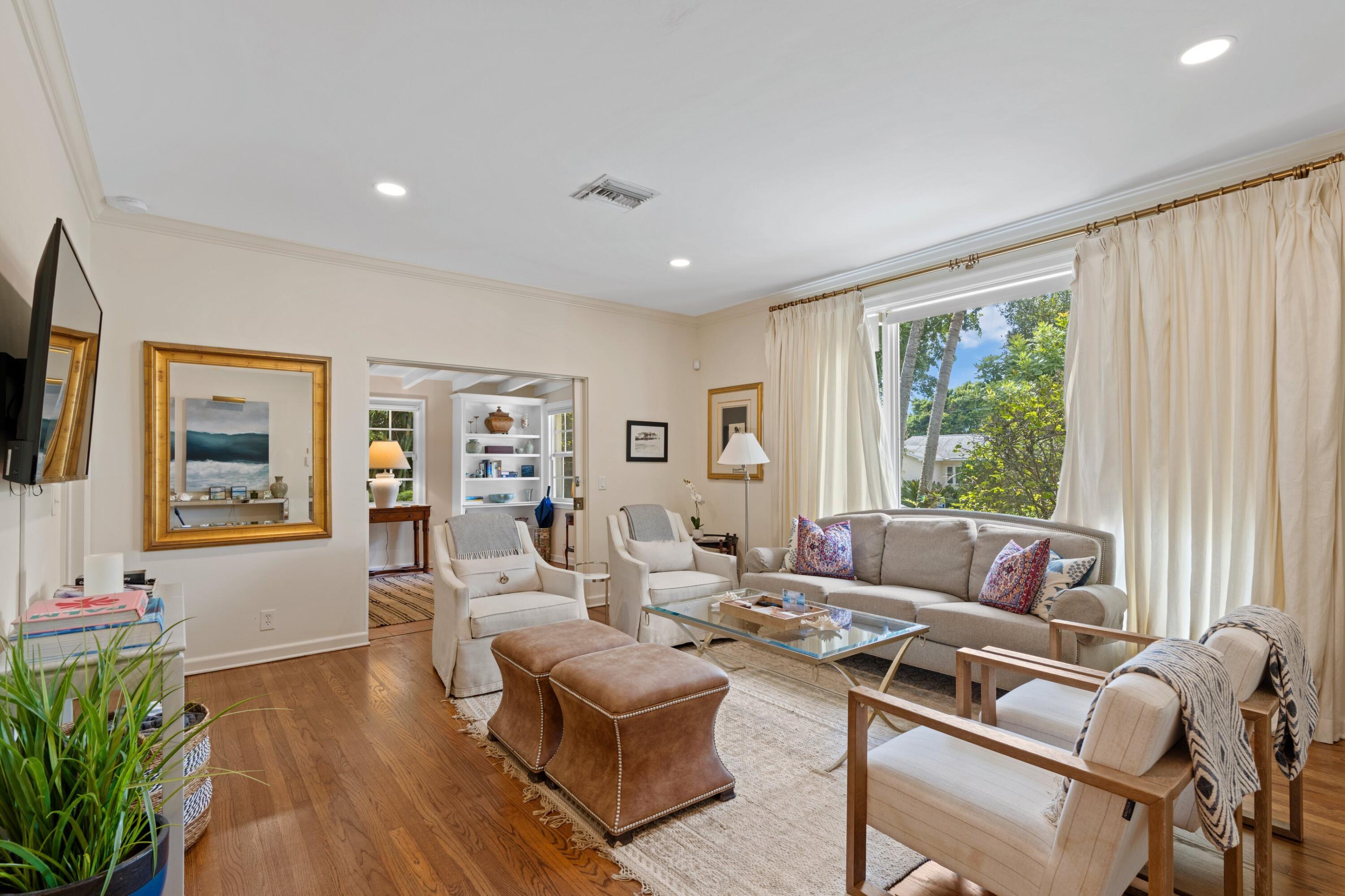 733 Sunset Road West Palm Beach, FL 33401 - Photo 6 of 32 Living Room