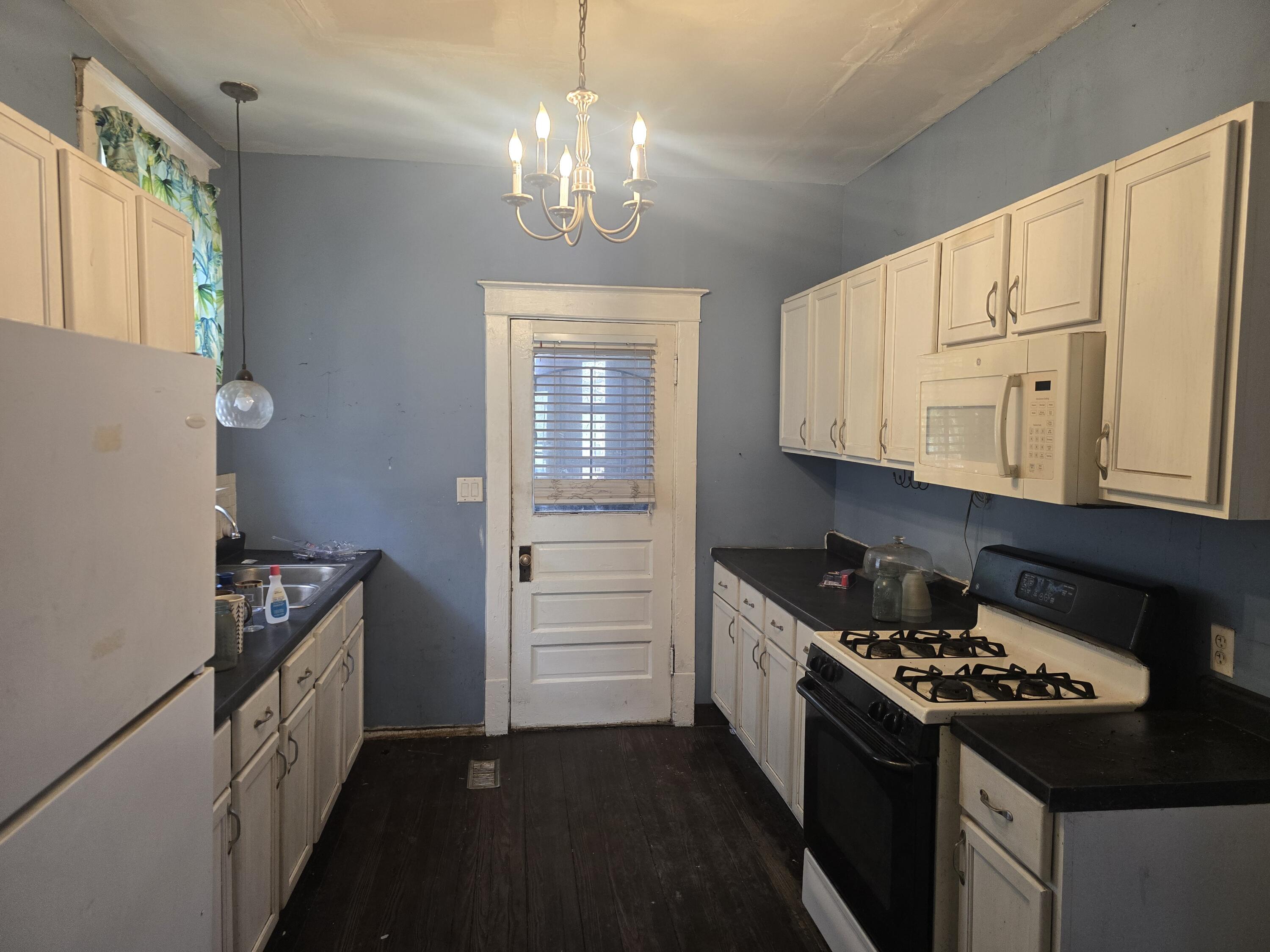 437 Jackson Street Gary, IN 46402 - Photo 7 of 29 3000x2250