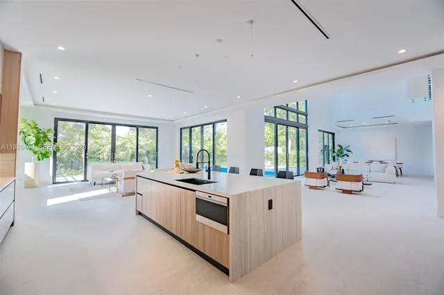 $6,990,000 | 9840 Southwest 73rd Court, Pinecrest, FL 33156