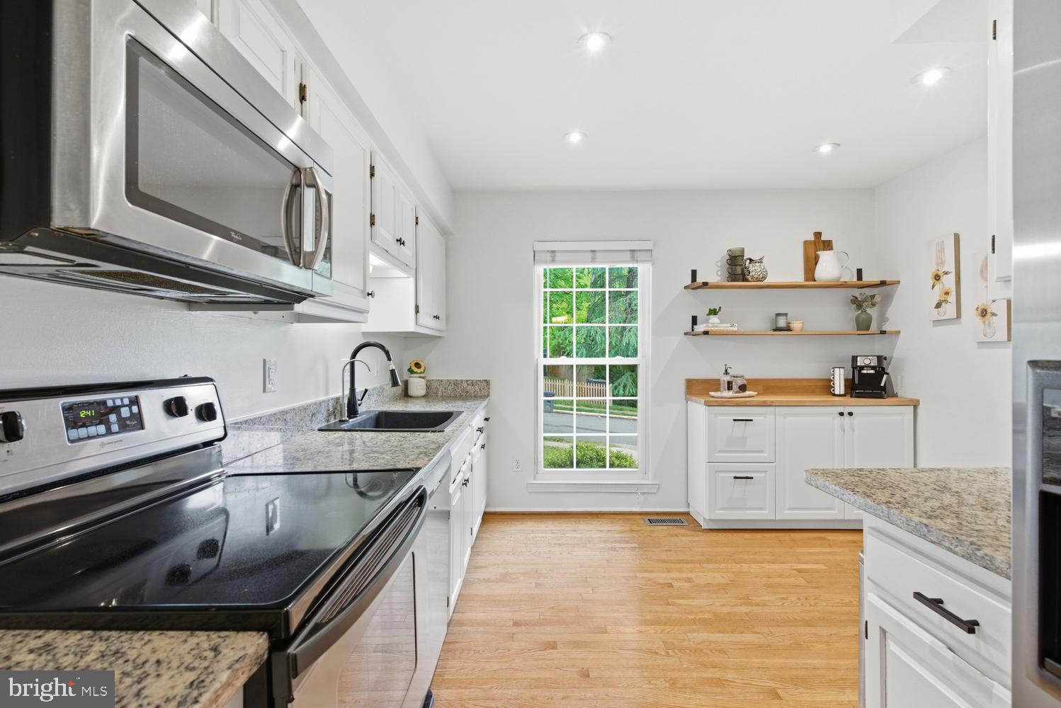 10601 Reed's Landing Circle Burke, VA 22015 - Photo 12 of 45 Great kitchen space