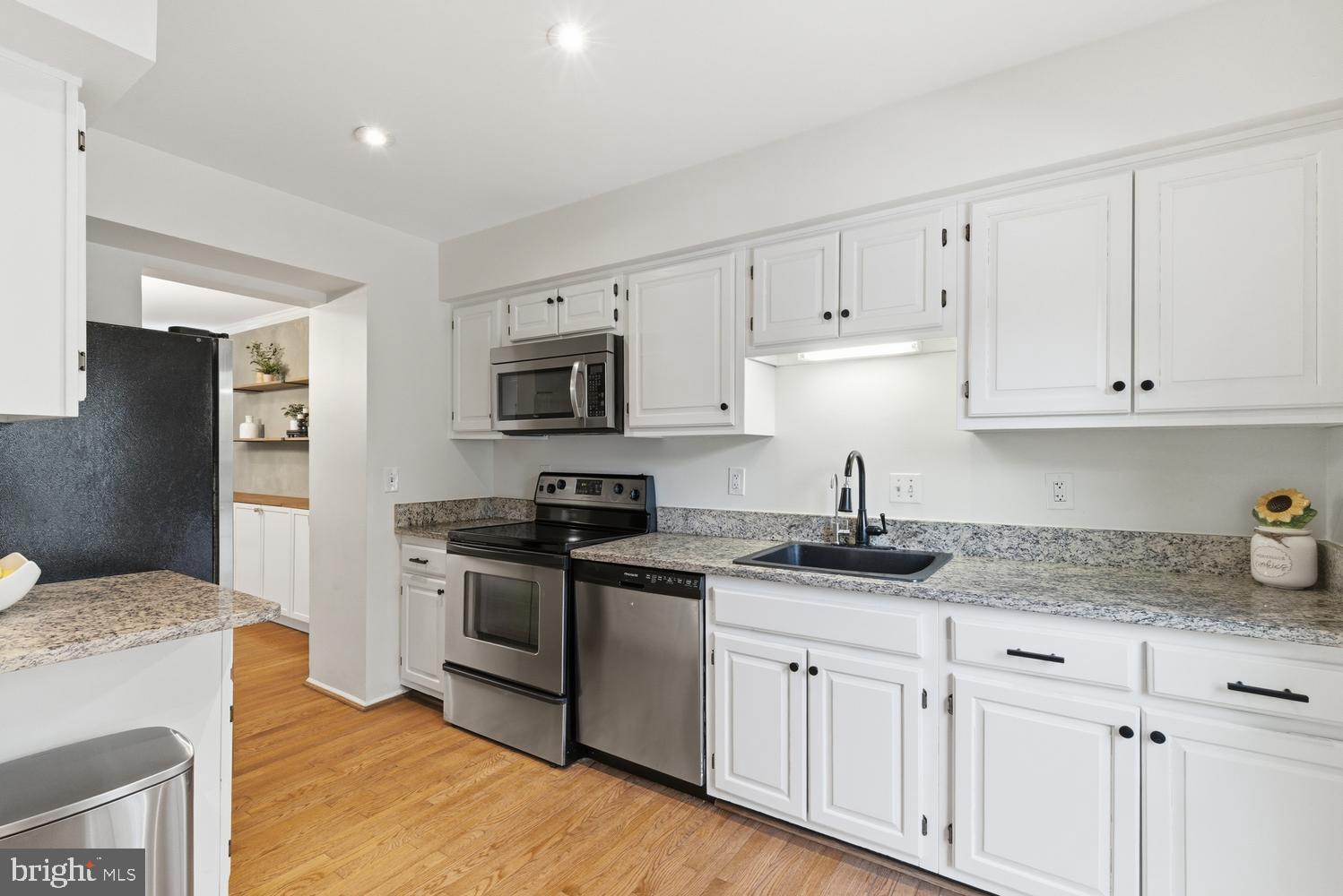 10601 Reed's Landing Circle Burke, VA 22015 - Photo 14 of 45 Stainless steel appliances