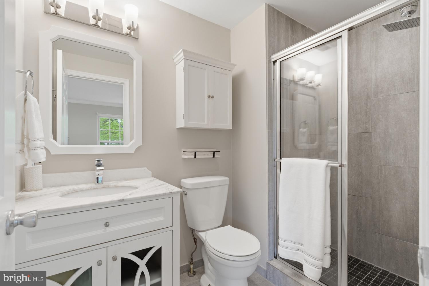 10601 Reed's Landing Circle Burke, VA 22015 - Photo 22 of 45 Primary bathroom