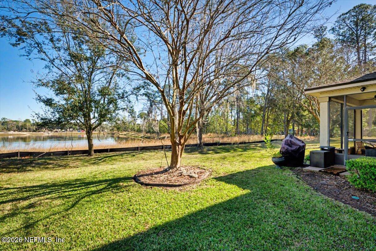 8131 Broward Cove Road Jacksonville, FL 32218 - Photo 14 of 35 a view of a garden with a tree