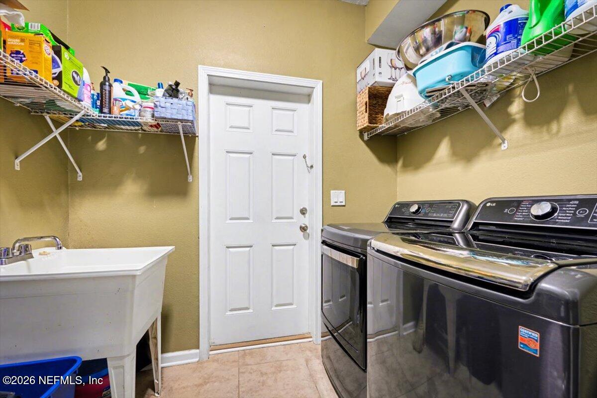 8131 Broward Cove Road Jacksonville, FL 32218 - Photo 24 of 35 a utility room with dryer and washer